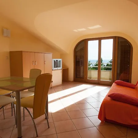 Vjekoslav Apartment Krk Town